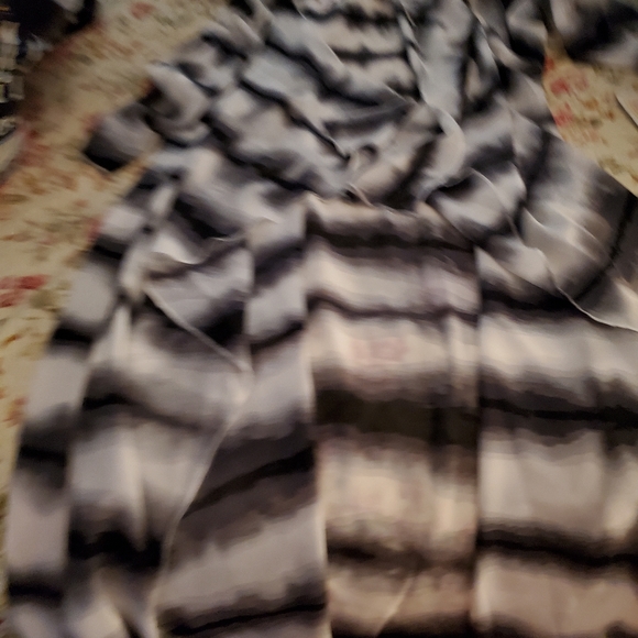 LuLaRoe Tops - Lularoe Shirley